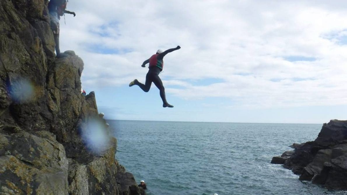 coasteering-jump-cliff