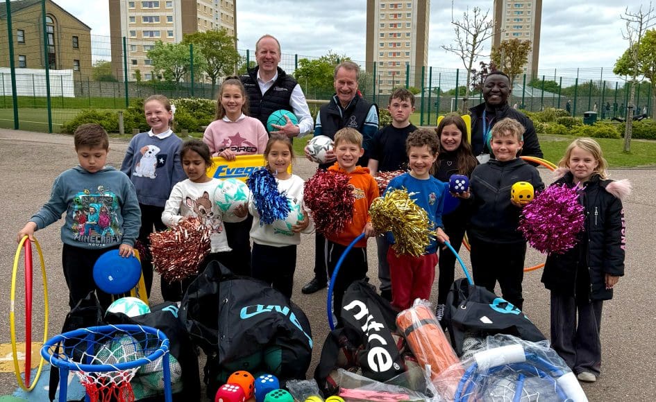 L-R Graeme Dale and Mike Loggie with Seaton Primary school pupils